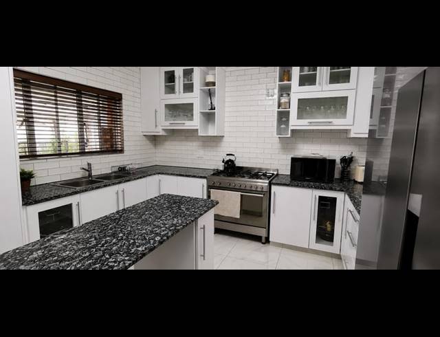 3 BEDROOM TOWNHOUSE FOR SALE IN BELLEVUE